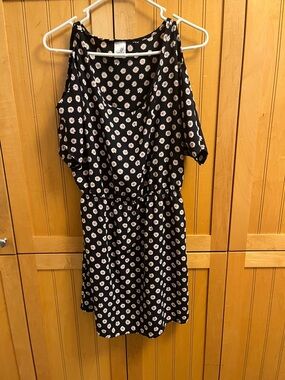 Jella Couture Cold Shoulder Shoulder Daisy Print Black Dress with Back Cut Out